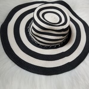 Black and white stripes summer hat